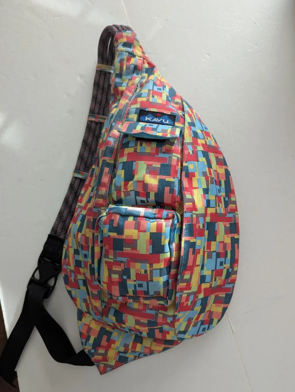 Kavu Multicolor Geo Pixel Sling Bag - Red Blue Yellow Green